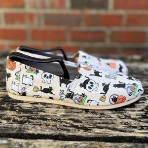 NWOB TOMS "Halloween Cats" Belmont Sz 6.5 Slip On Flats Festive Holiday Shoe F1